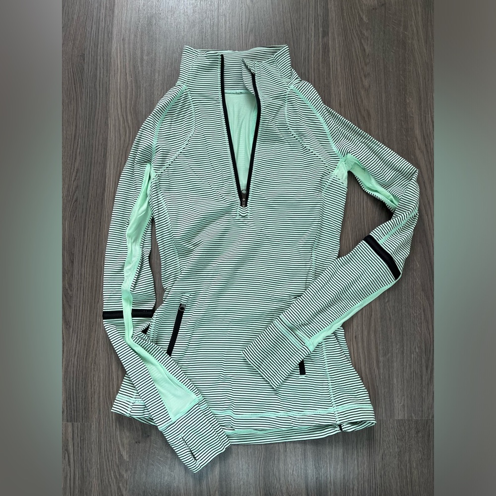Lululemon mint and black long sleeve